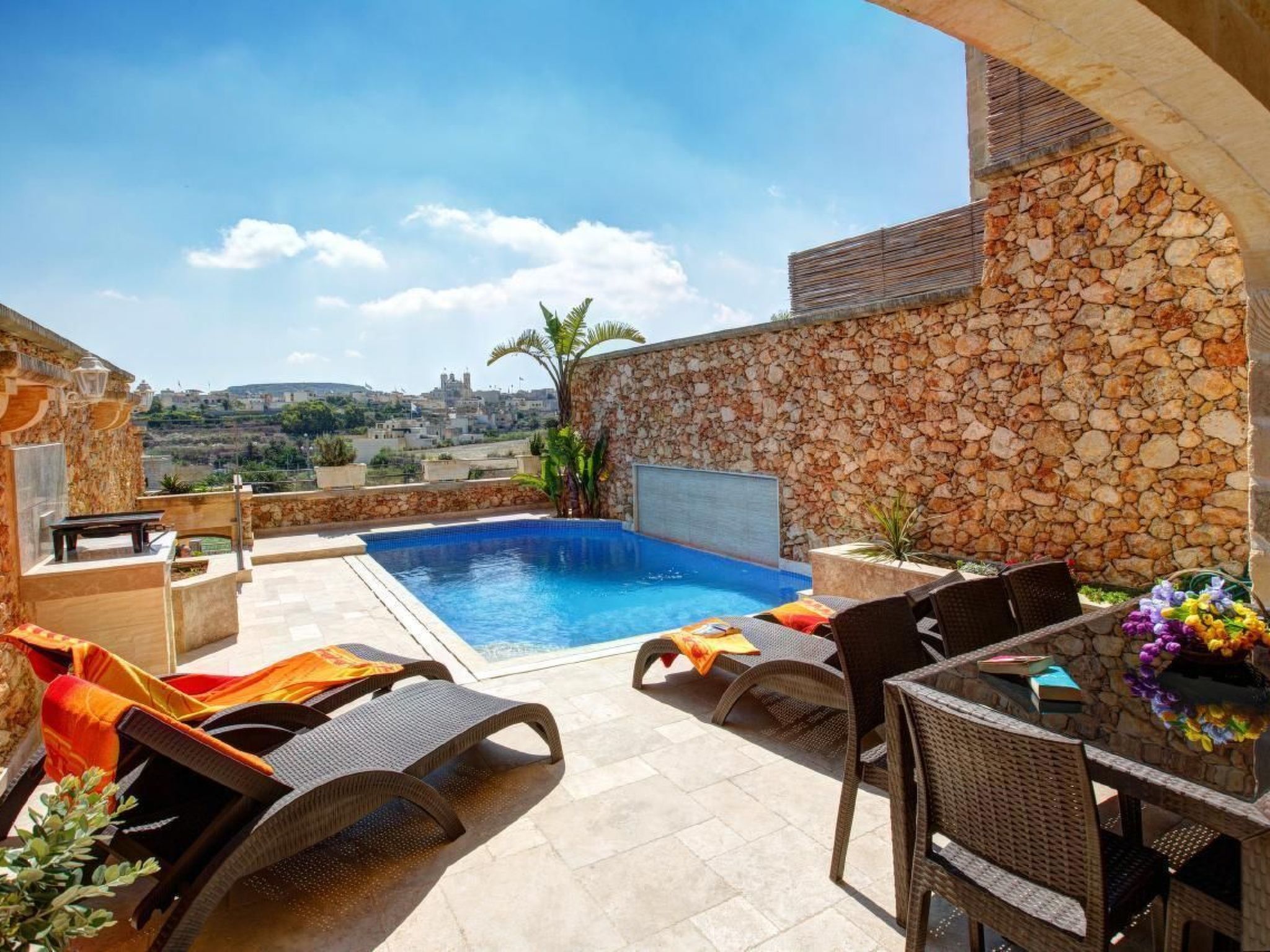 Entrance to this self-catering villa is through a short panoramic walkway, where you could appreciate Għarb’s mystical natural attributes. The lavish sitting room overlooks the pool area and the di..