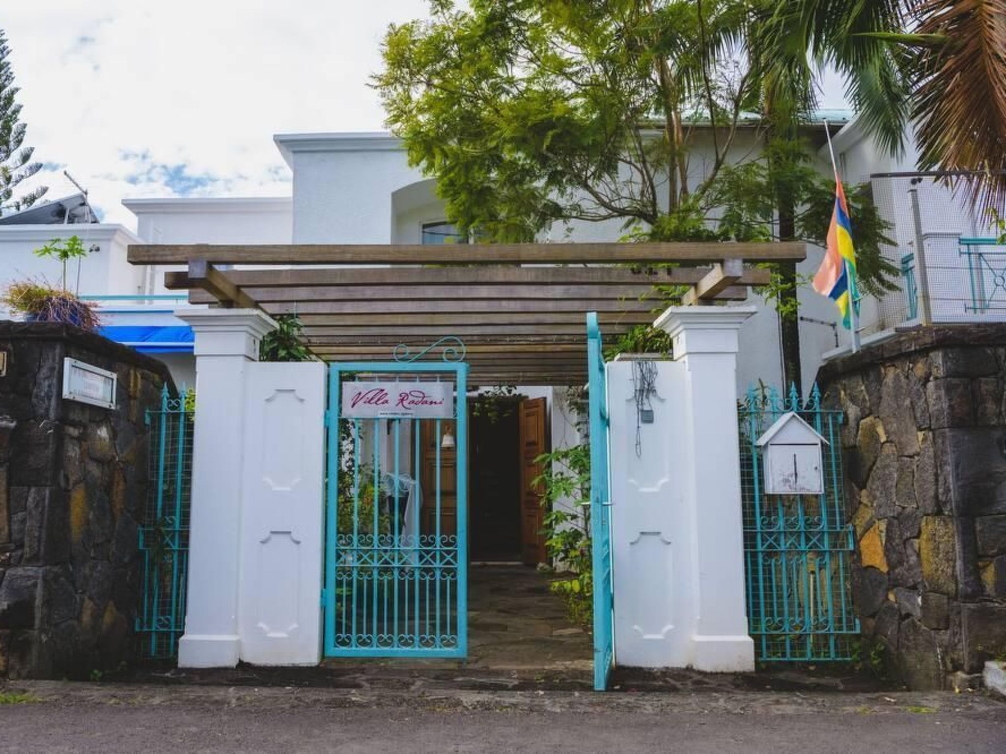 Photo of "Villa Radani" Pool und Garten