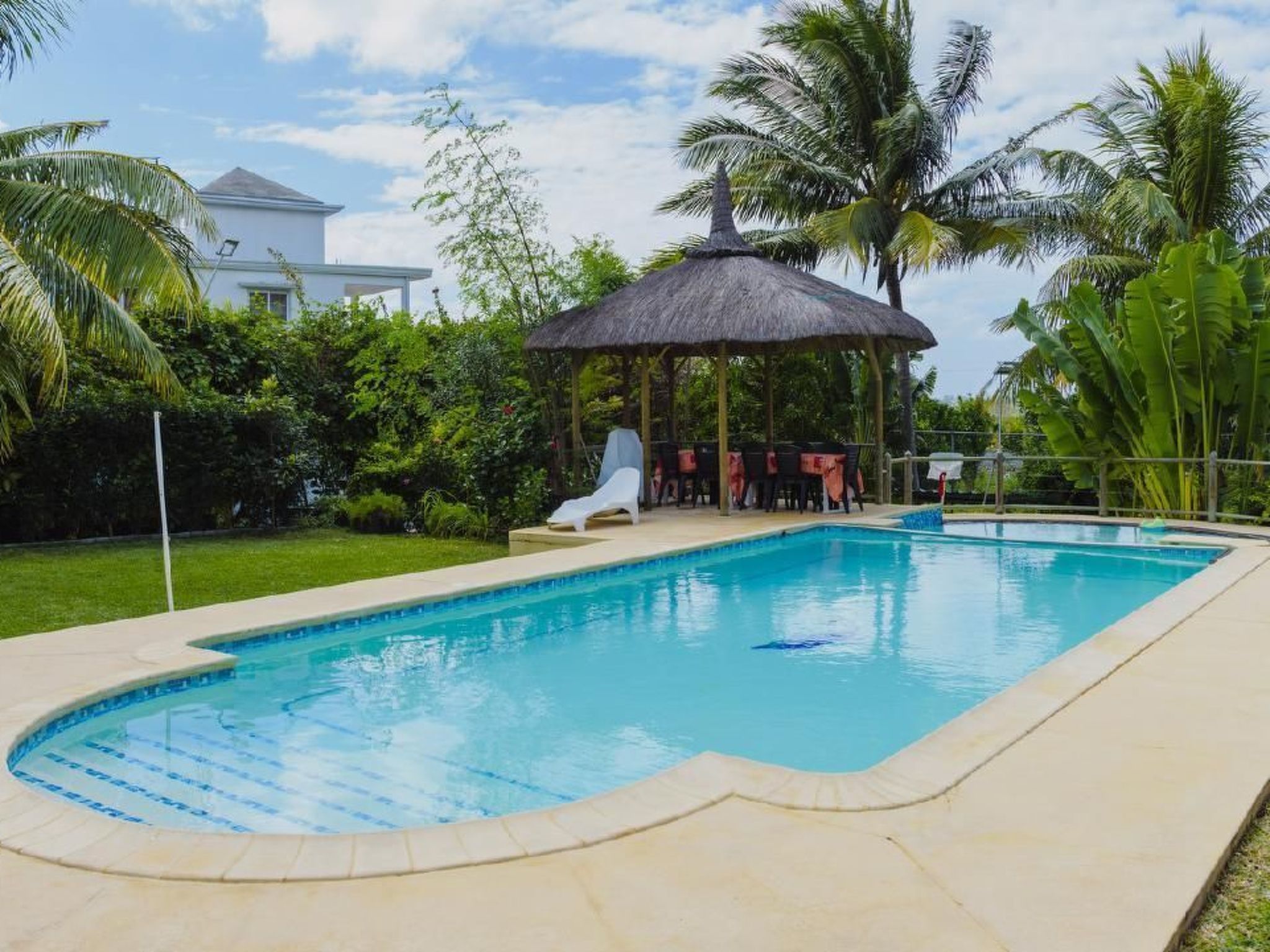 Photo of "Villa Radani" Pool und Garten