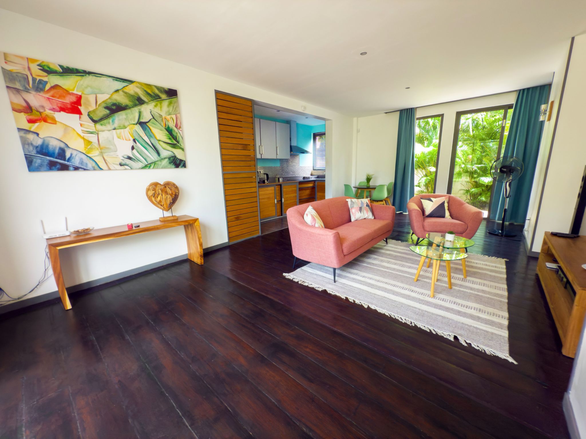 Discover the charm of the DodoLakaZ flat, perfect for those looking for a peaceful and comfortable getaway in Cap Malheureux. This residence, located just 950 metres from the magnificent beach, promis..