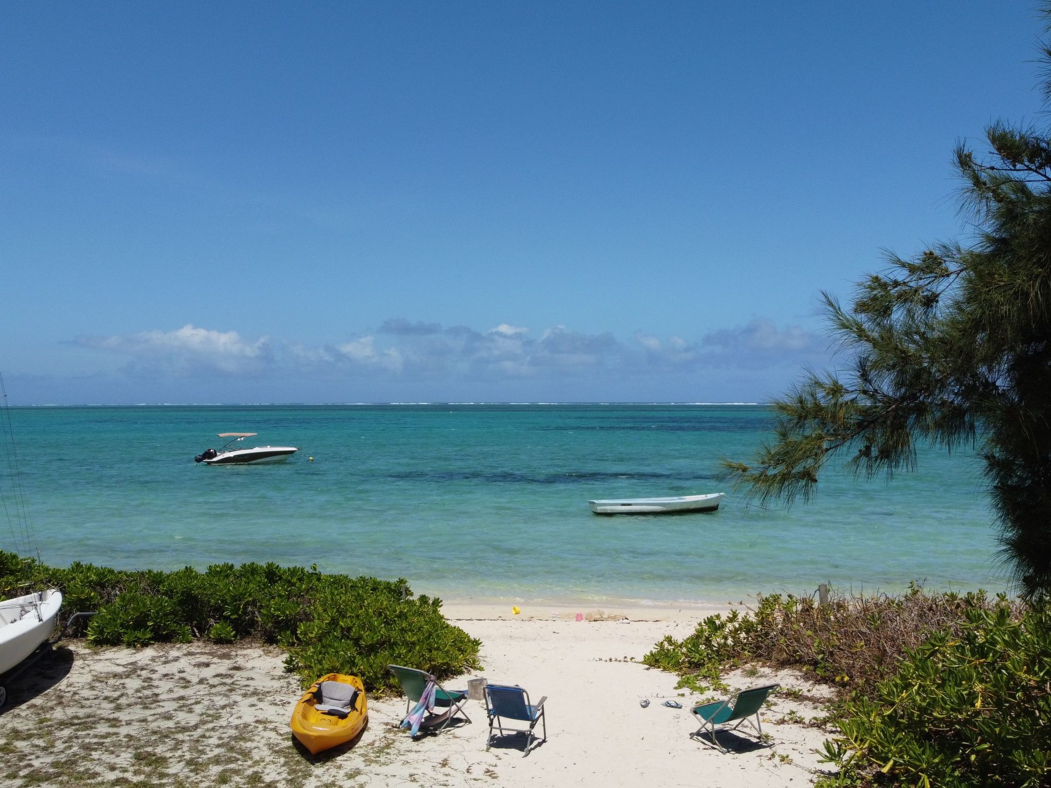 mit Blick auf das Wasser