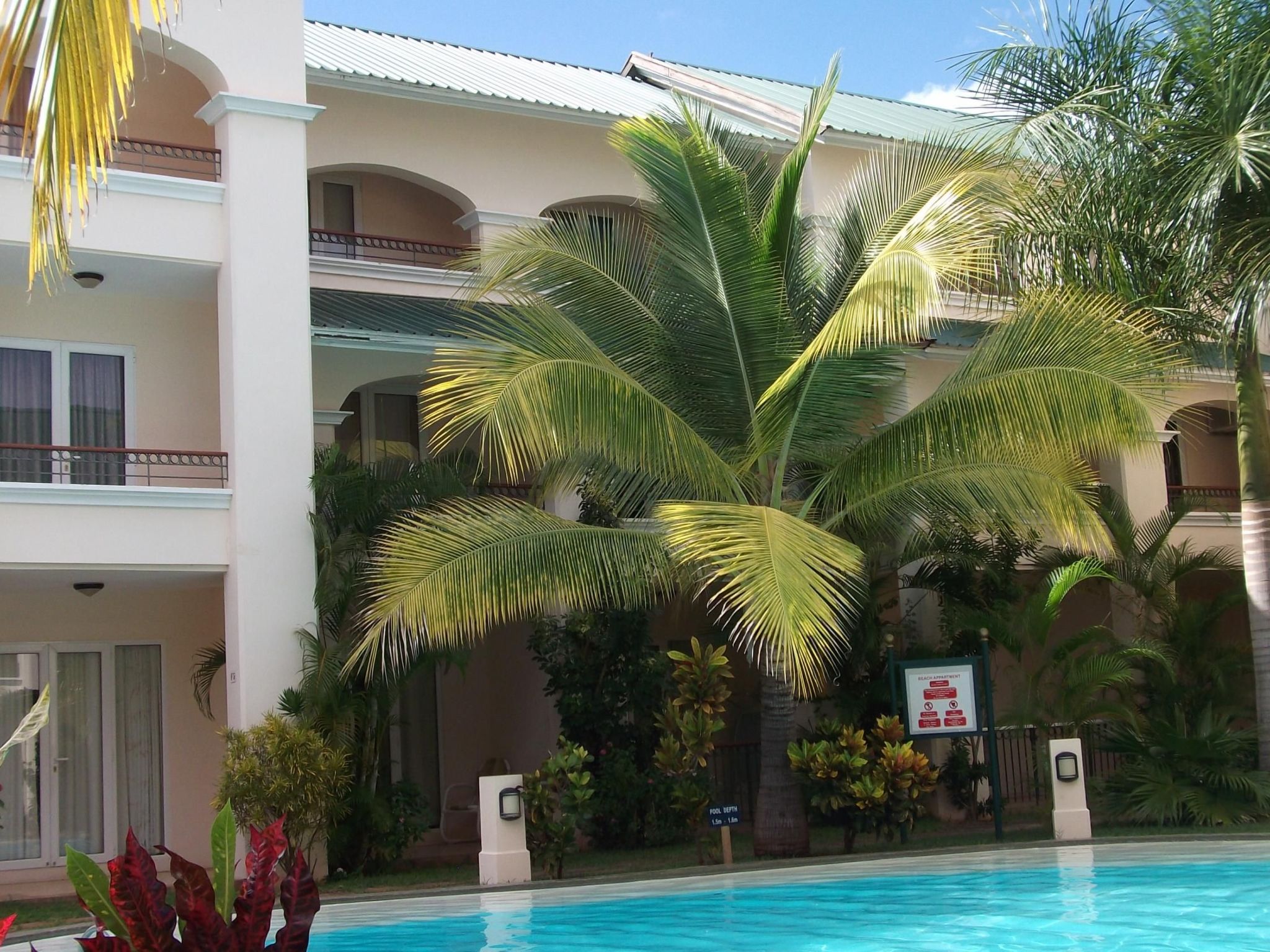 Photo of mit mehreren Balkonen und Terrasse