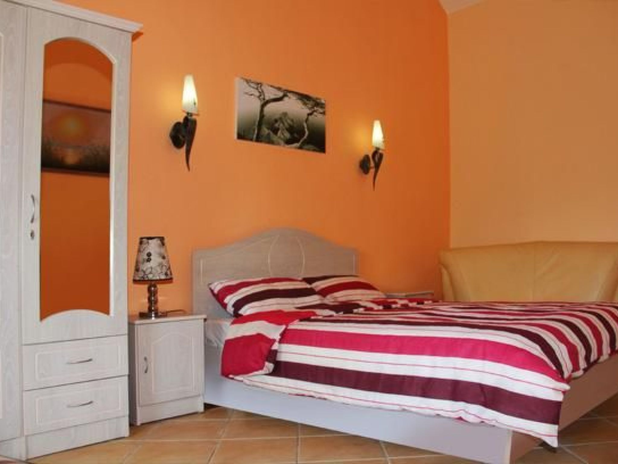 Photo of mit mehreren Balkonen und Terrasse