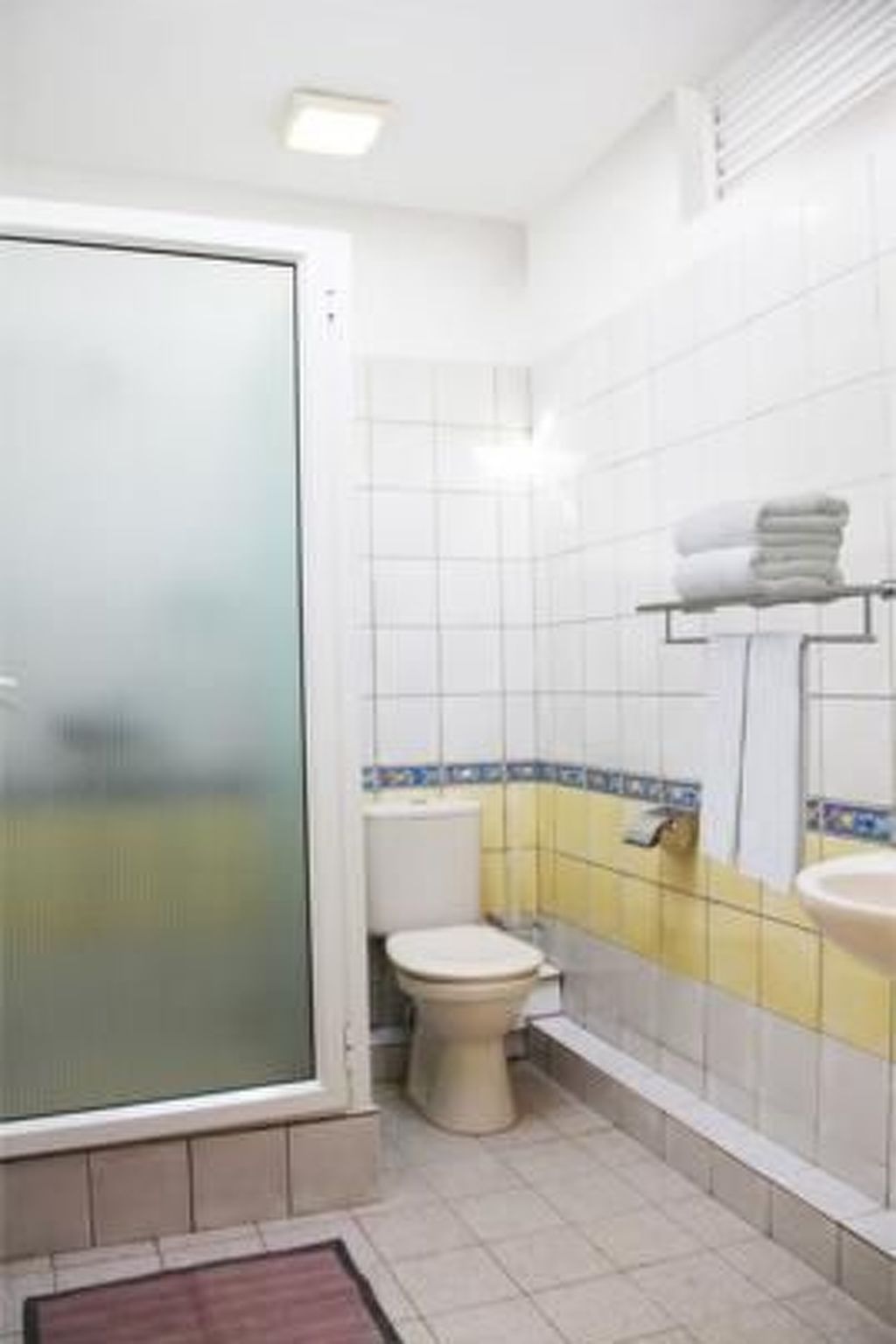 Photo of mit mehreren Balkonen und Terrasse