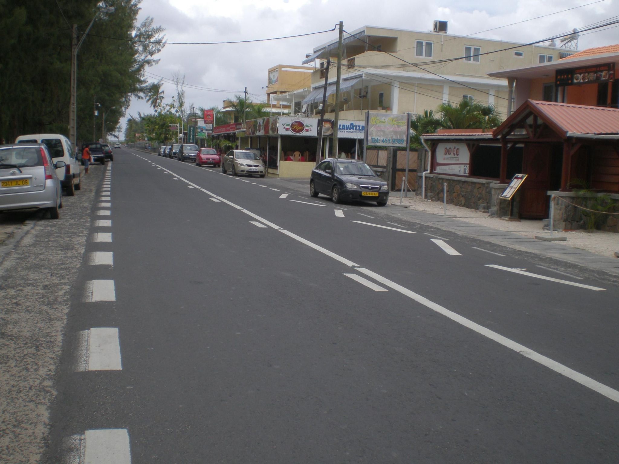 Photo of mit mehreren Balkonen und Terrasse