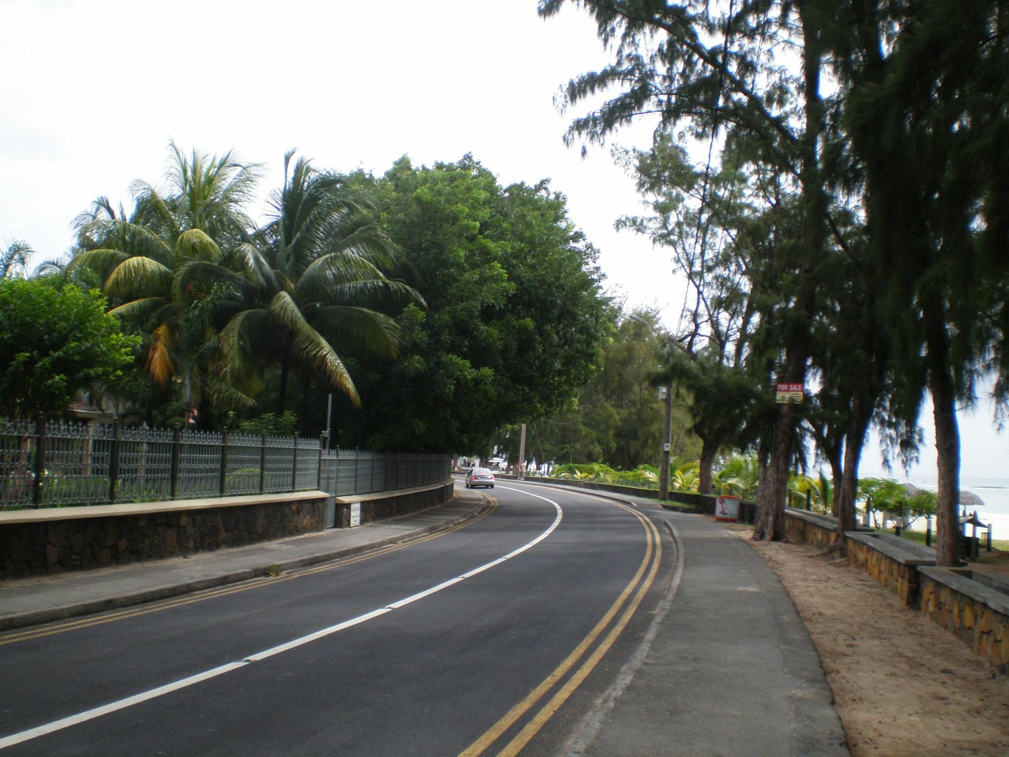 Photo of mit mehreren Balkonen und Terrasse