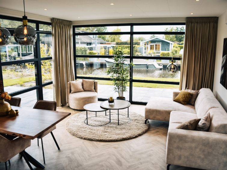 Vrijstaand vakantiehuis aan het meer in Loosdrecht in Loosdrecht