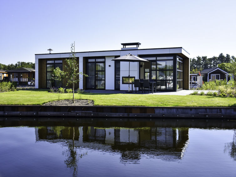 6-persoons vrijstaand vakantiehuis aan het meer in Loosdrecht in Loosdrecht