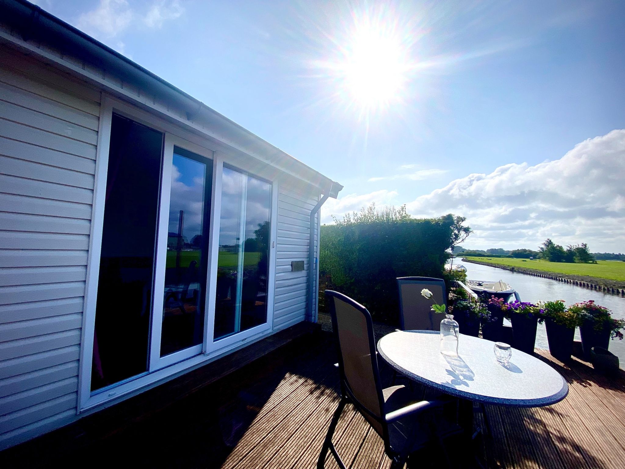 Ela mit Holzgrill, Garten und Terrasse