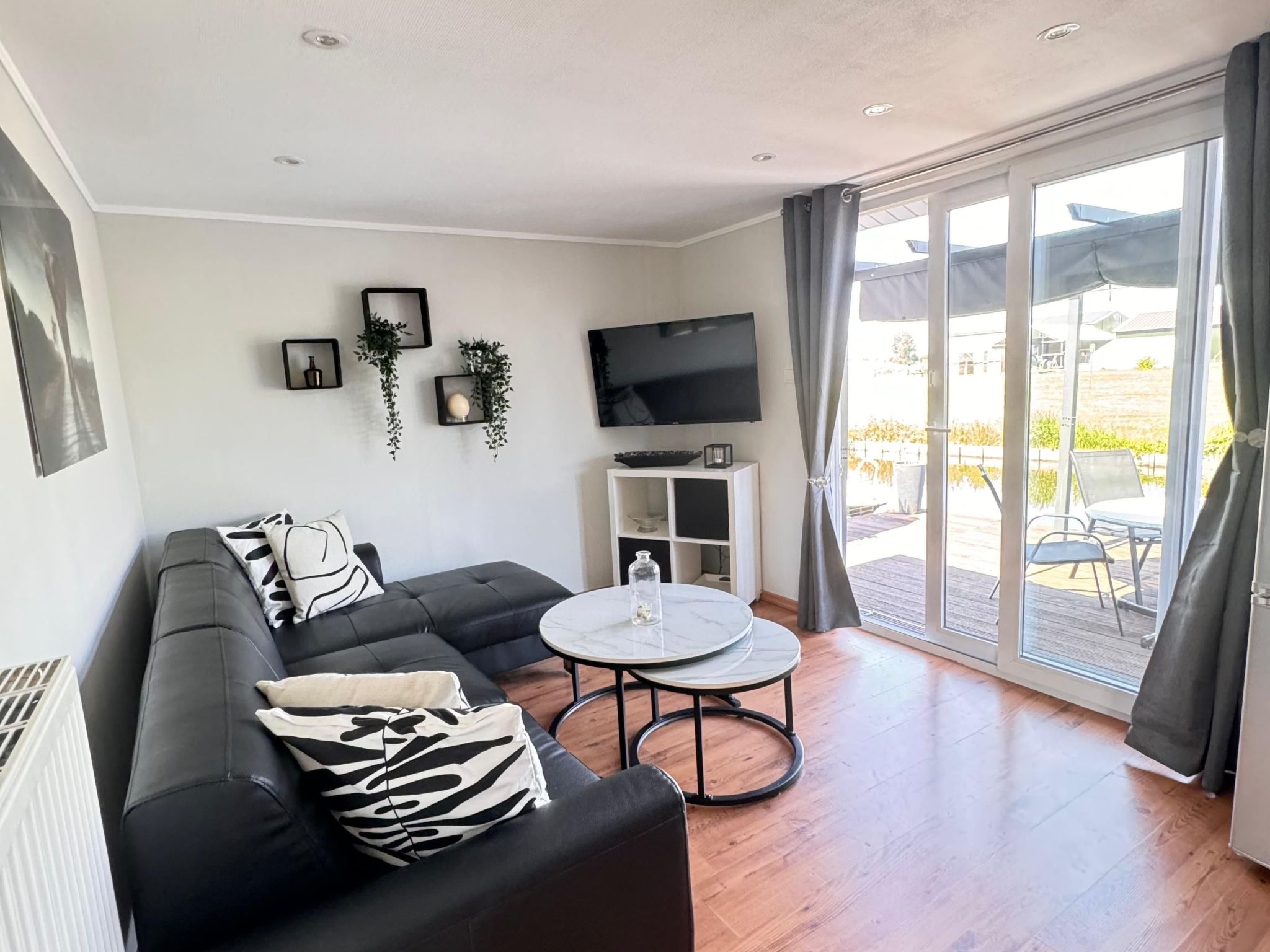 Ela mit Holzgrill, Garten und Terrasse