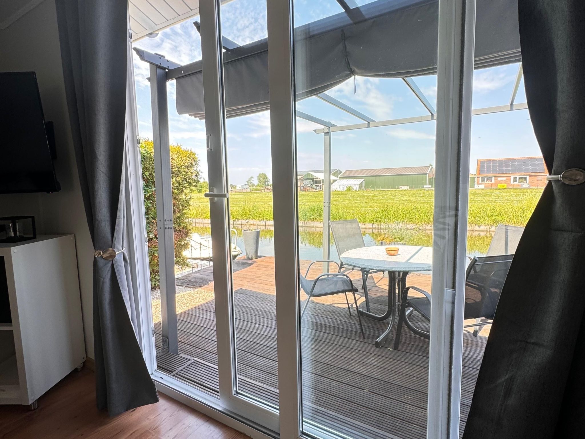 Ela mit Holzgrill, Garten und Terrasse