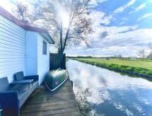 Isabella – Knus vakantiehuis direct aan het water in Wervershoof - thumbnail 1
