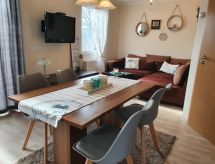 Sfeervol bungalow in Wervershoof met zonnige tuin en huisdiervriendelijk - thumbnail 1