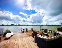 Luxe bungalow direct aan het IJsselmeer in Wervershoof - thumbnail 2