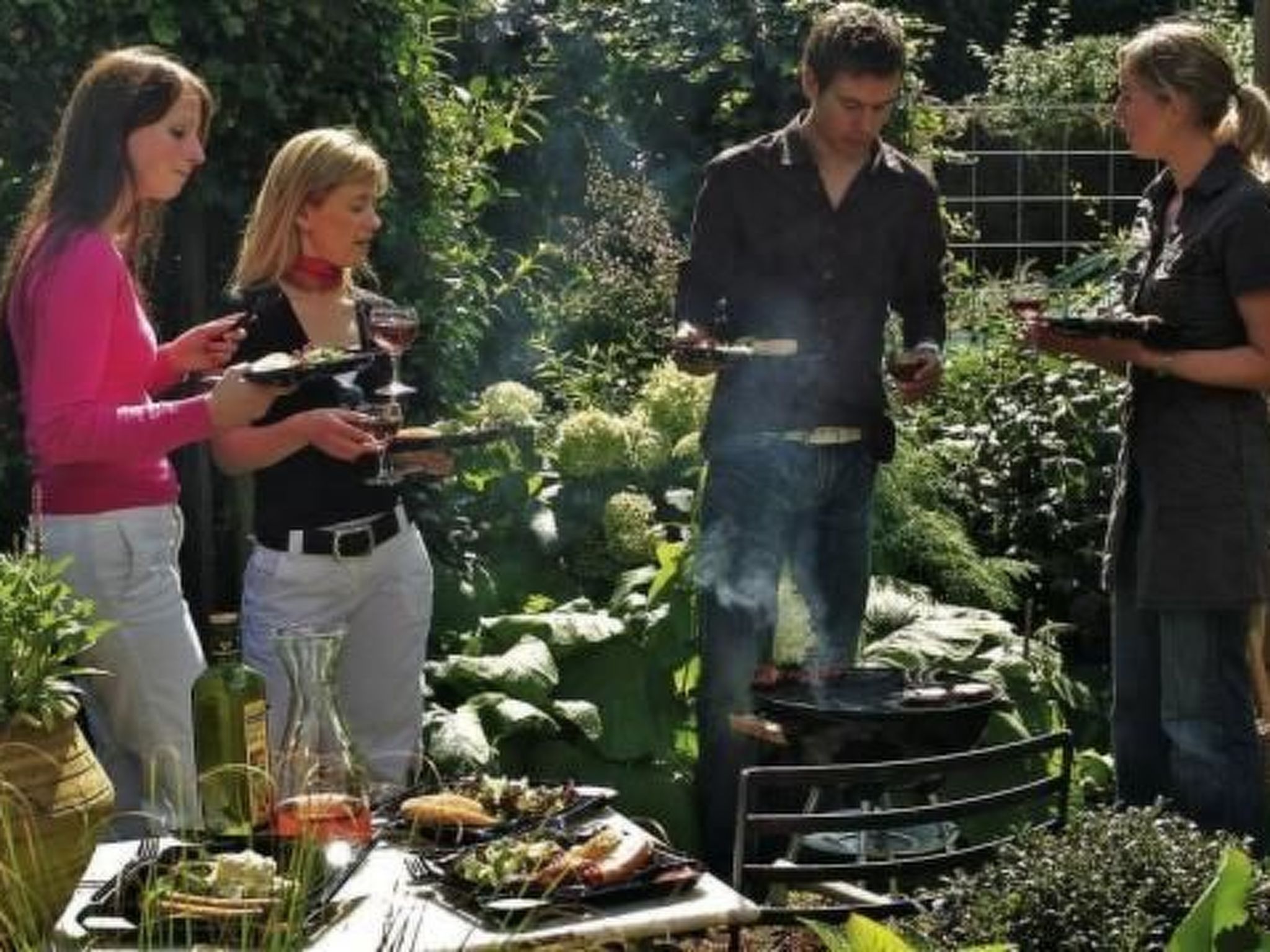 Wunderschönes Haus mit Pool, Garten und Grill-Image-tags.info