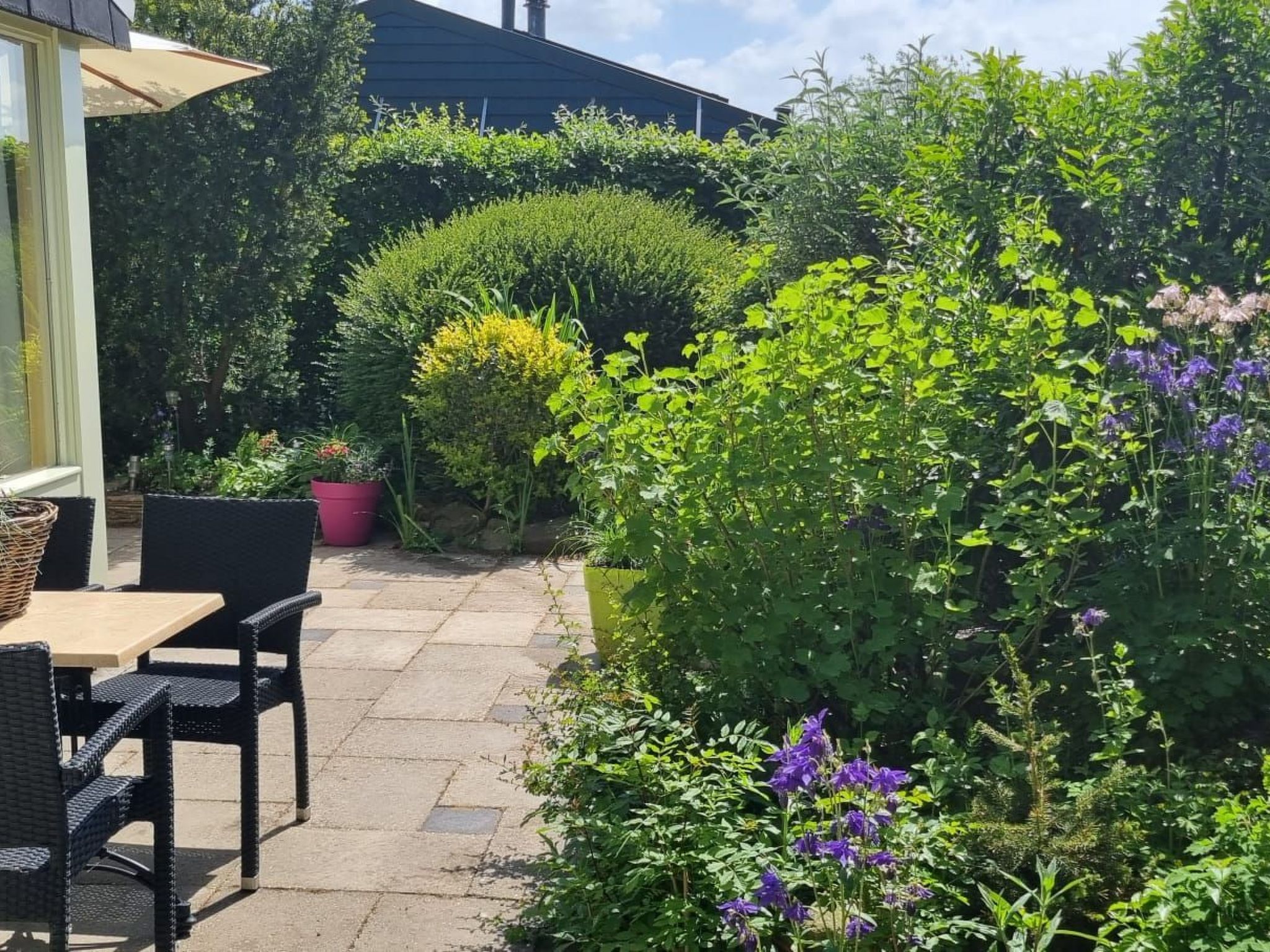 Wunderschönes Haus mit Pool, Garten und Grill-Image-tags.info