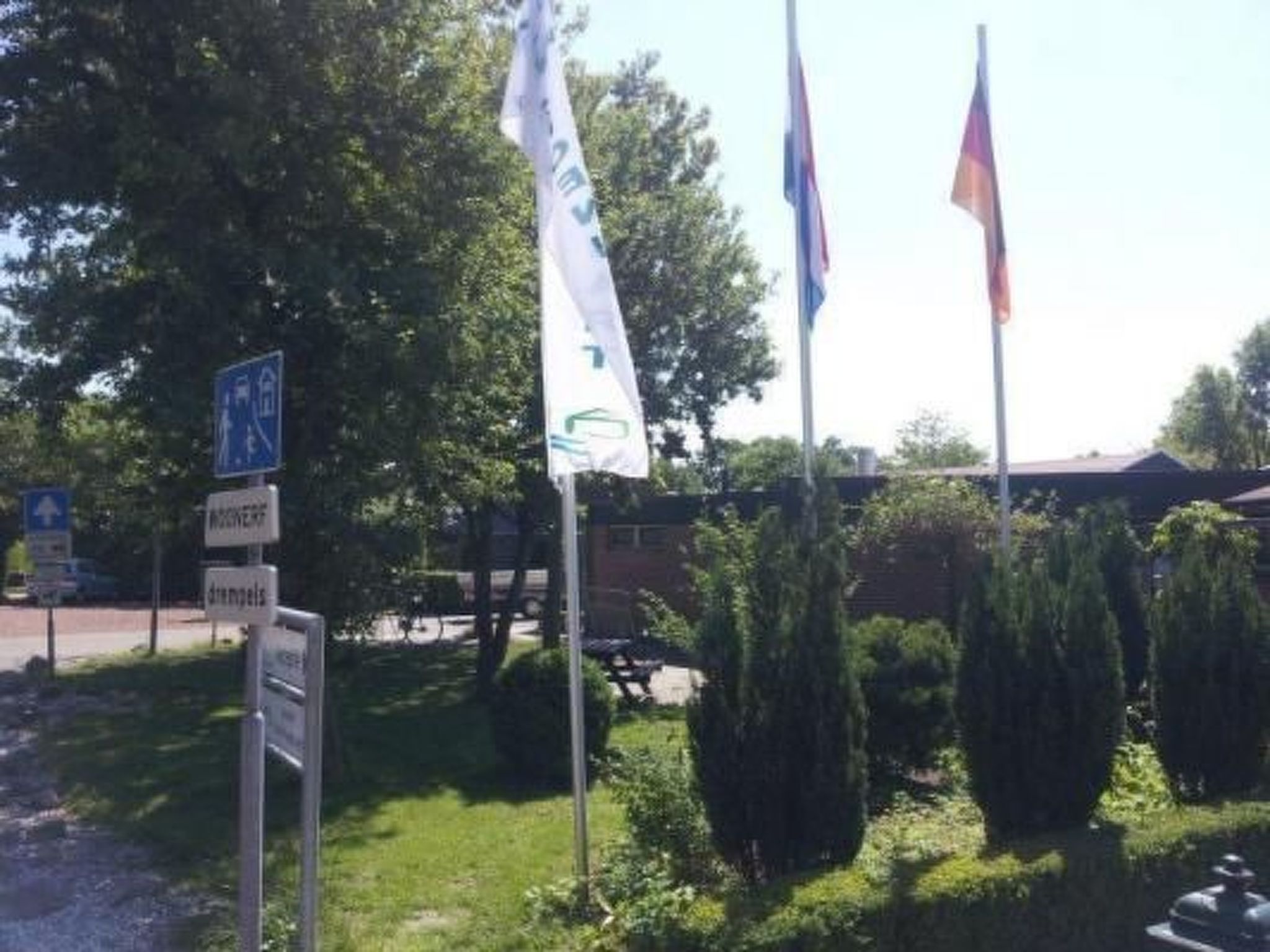 Wunderschönes Haus mit Pool, Garten und Grill-Image-tags.info