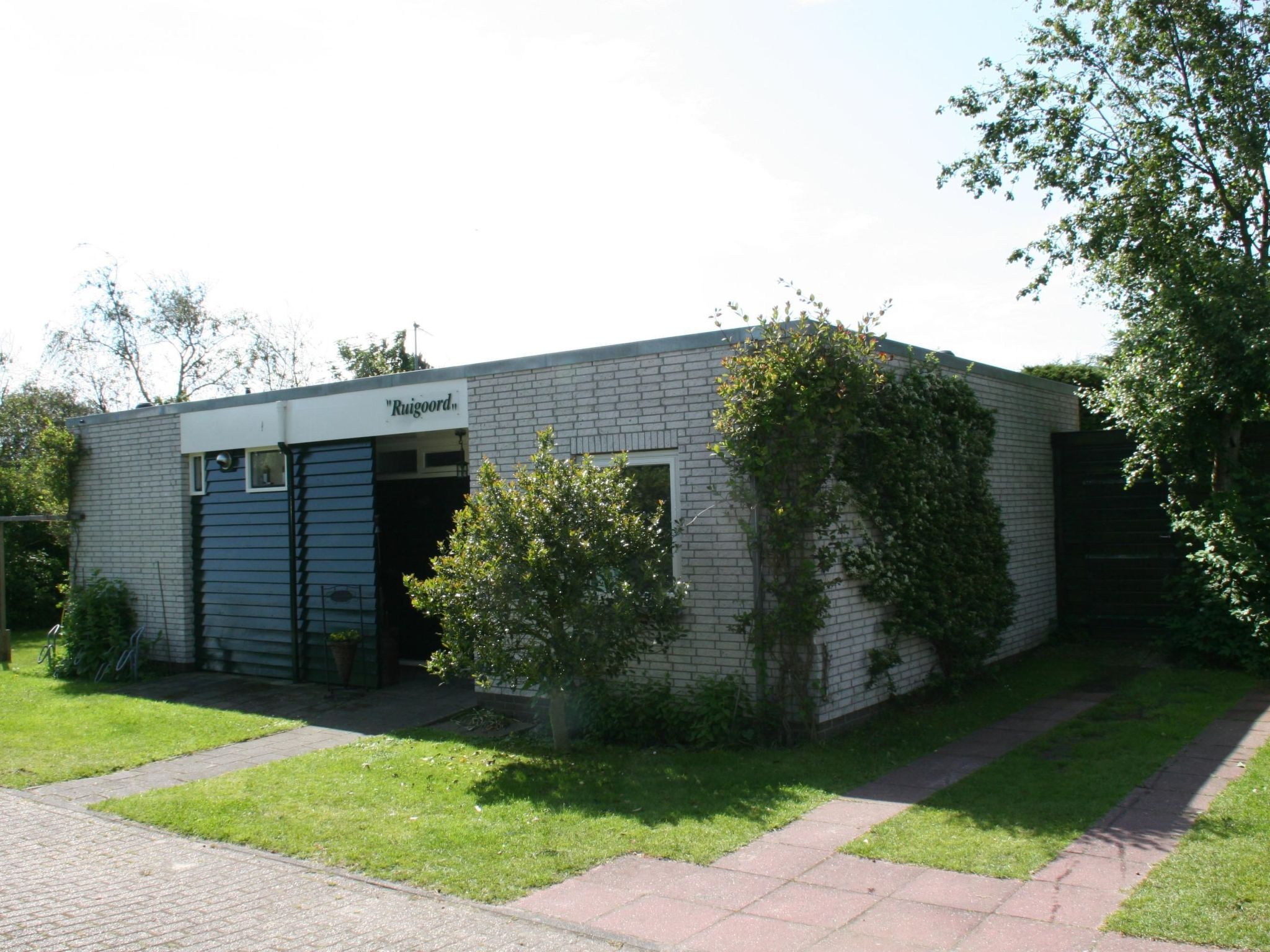 In Den Burg mit Möblierter Terrasse