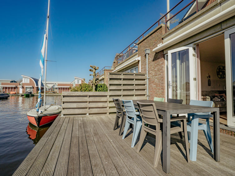 Ruim appartement voor 6 personen aan het water in Uitgeest · 90 m² in Uitgeest