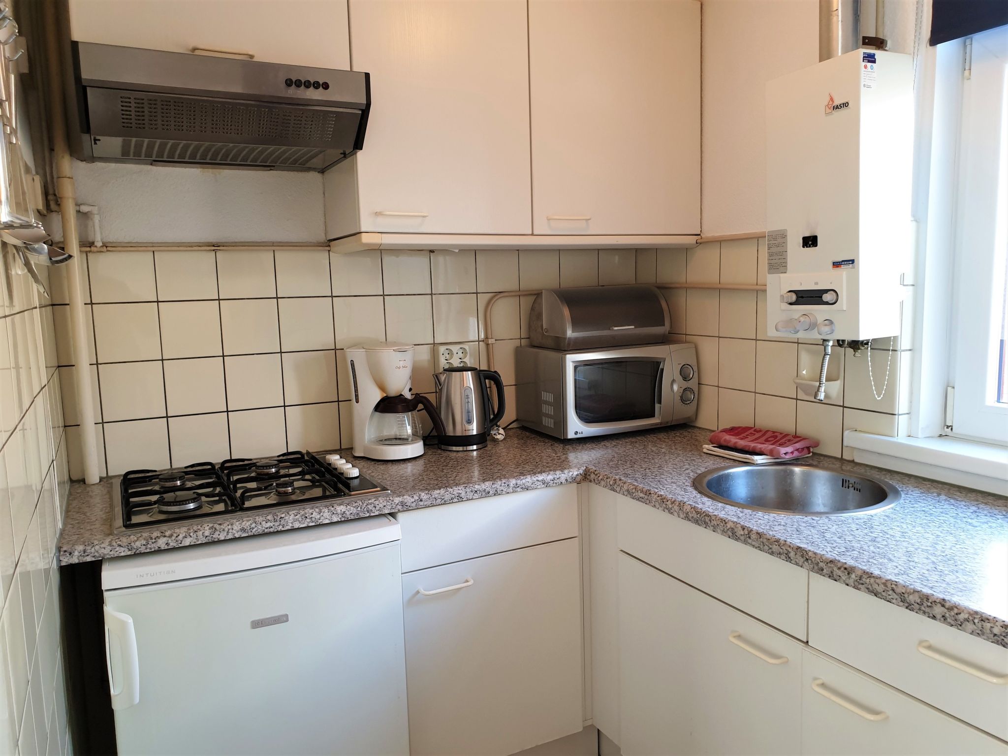 Sommerhaus in ruhiger Lage mit privatem Garten und Terrasse-Binnen