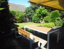mit privatem Garten und Terrasse