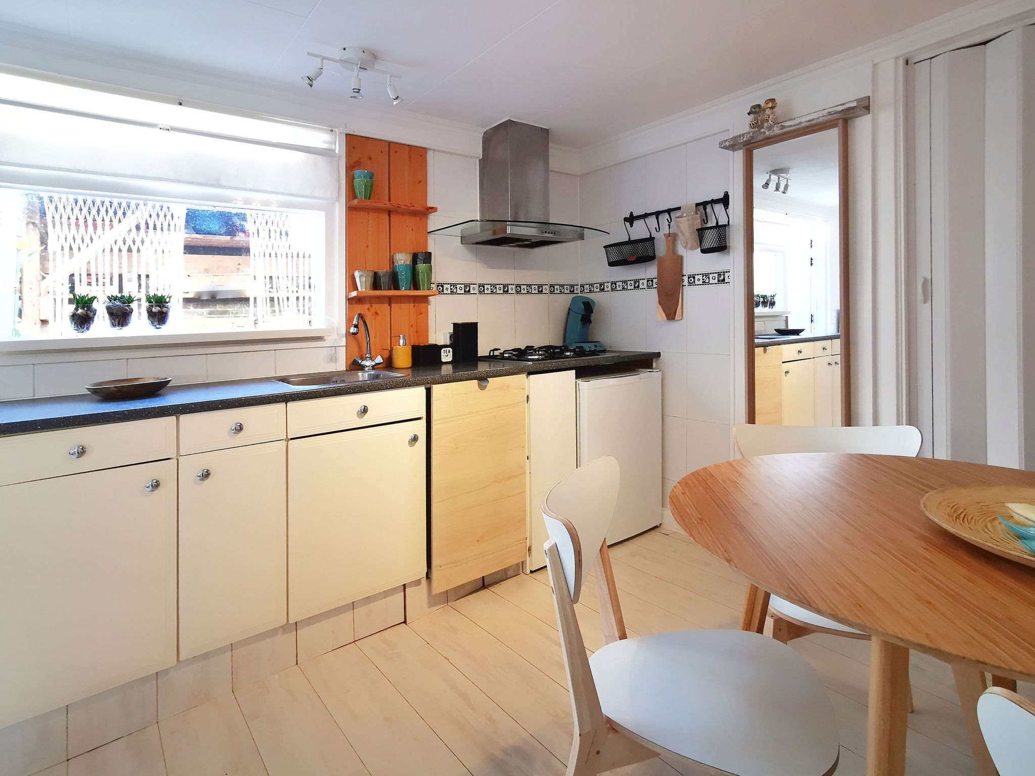 Kompaktes modernes Ferienhaus 120 Meter vom Meer entfernt - Binnen