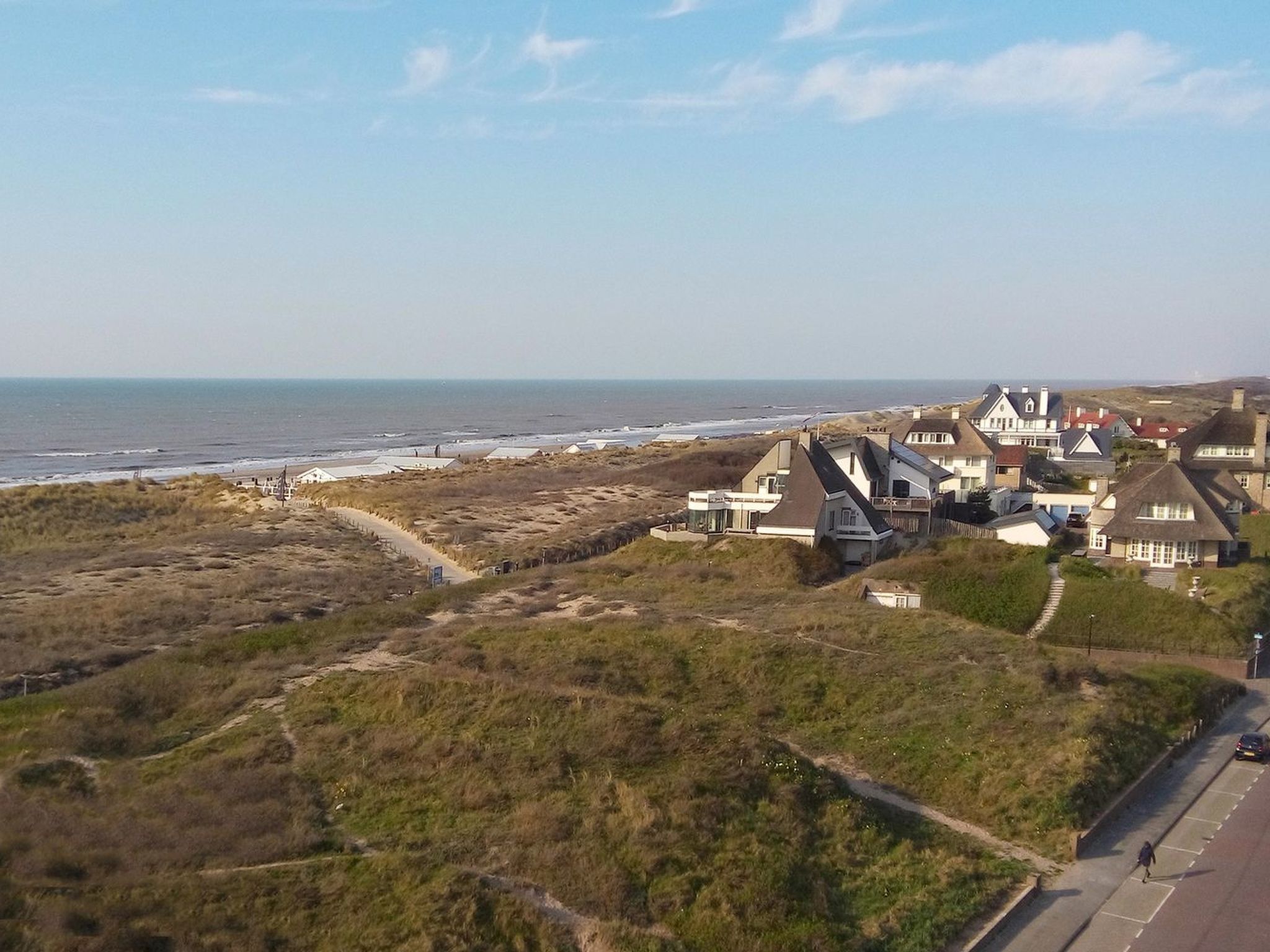 Kompaktes modernes Ferienhaus 120 Meter vom Meer entfernt - Buiten