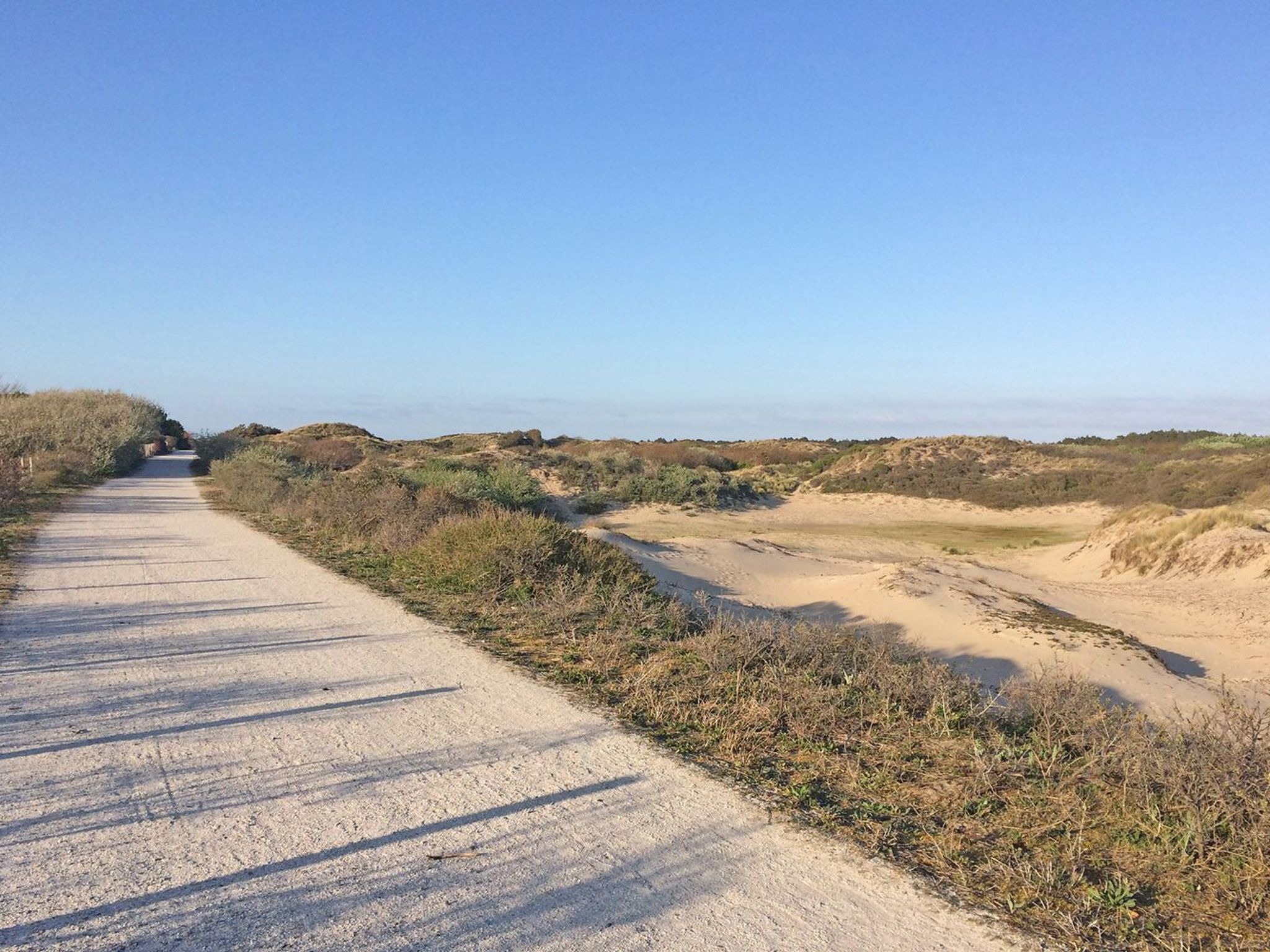 Kompaktes modernes Ferienhaus 120 Meter vom Meer entfernt - Buiten
