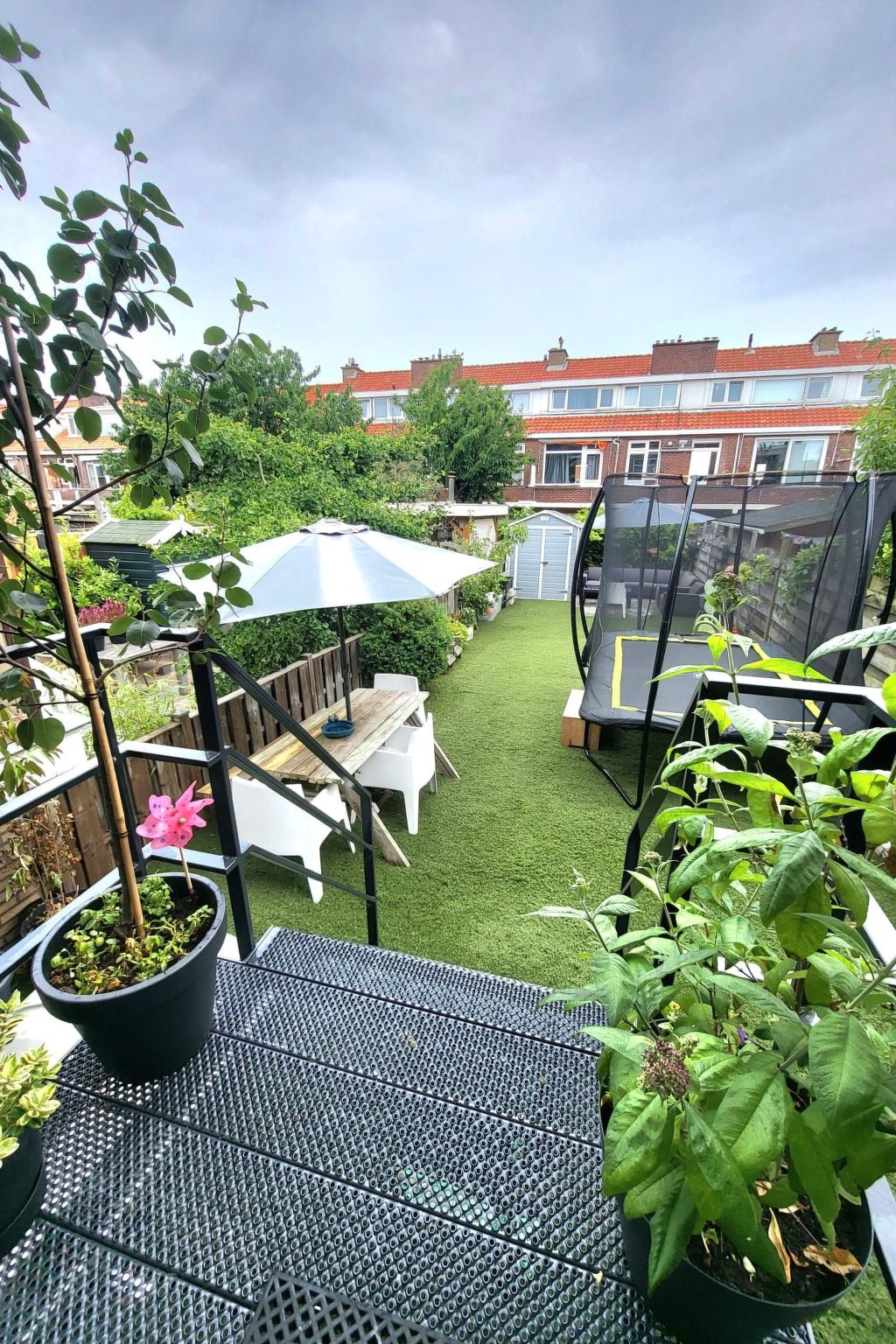 Dieses charmante und helle Familienhaus liegt 2 Gehminuten vom Strand, der Promenade, dem Hafen, Restaurants, Supermärkten und Geschäften entfernt. 

In einer ruhigen und kinderfreundlichen Wohnge..