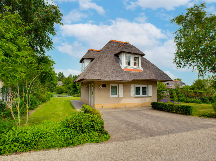 Vakantiehuis op 1,4 km van zee in Hellevoetsluis met sauna in Hellevoetsluis