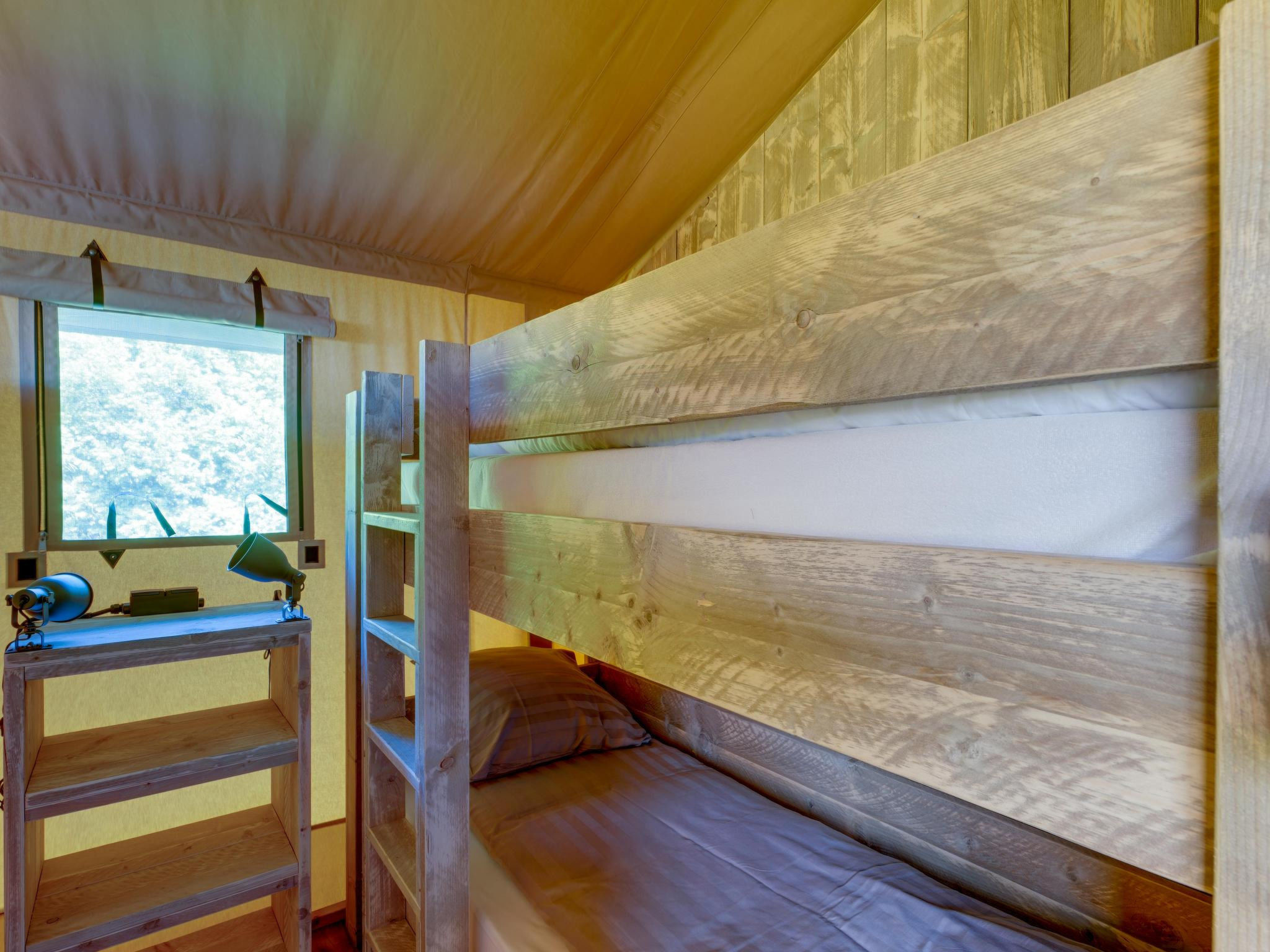 De Glamping - Sunny Lodge | 6p - Drinnen