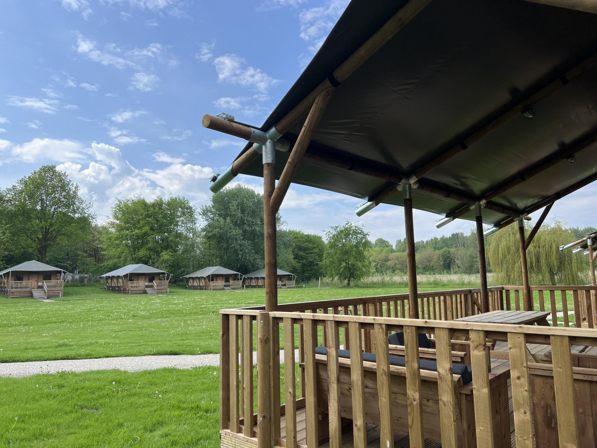 De Glamping - Sunny Lodge | 6p - Drinnen