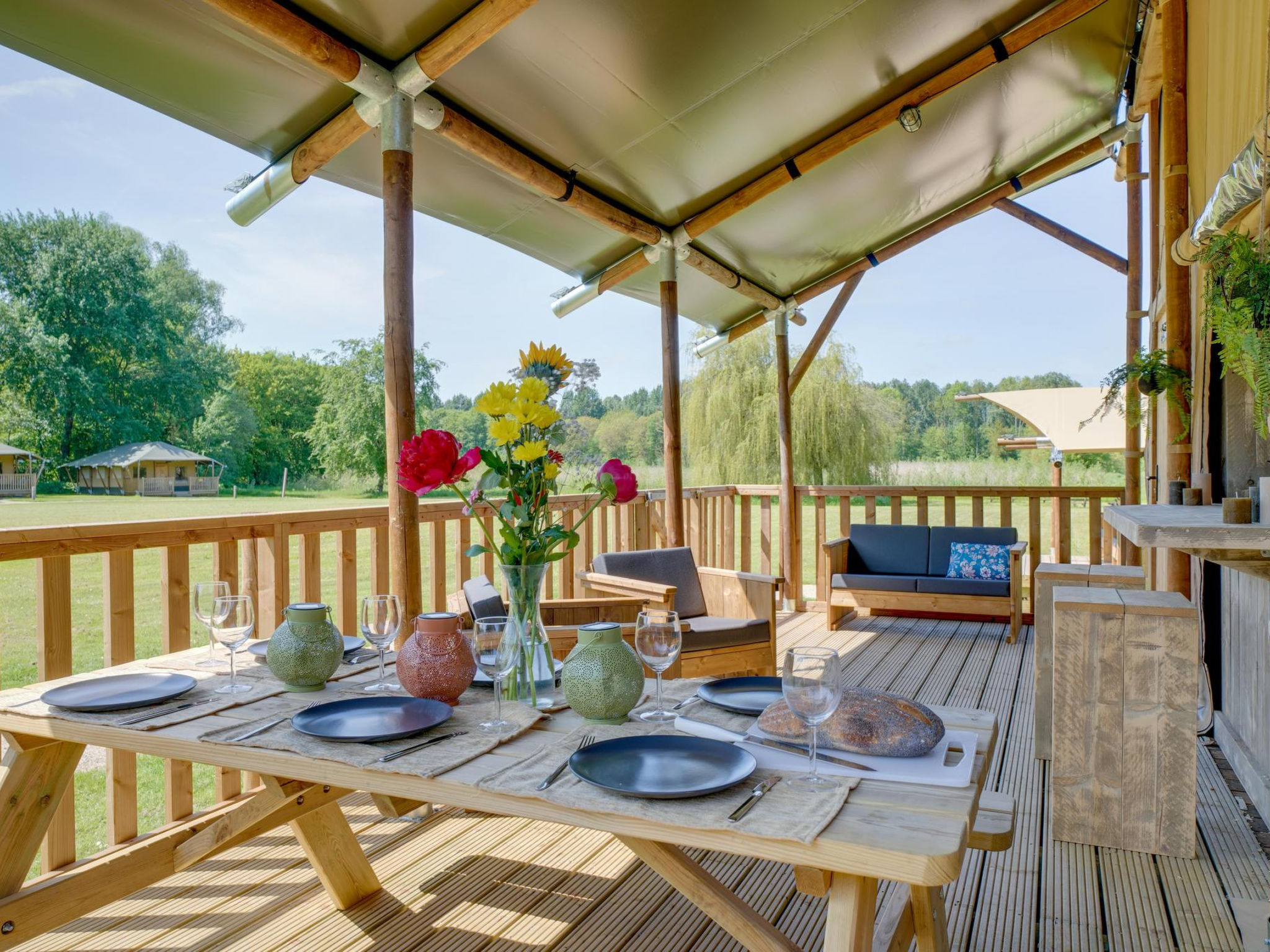 De Glamping - Sunny Lodge | 6p - Drinnen