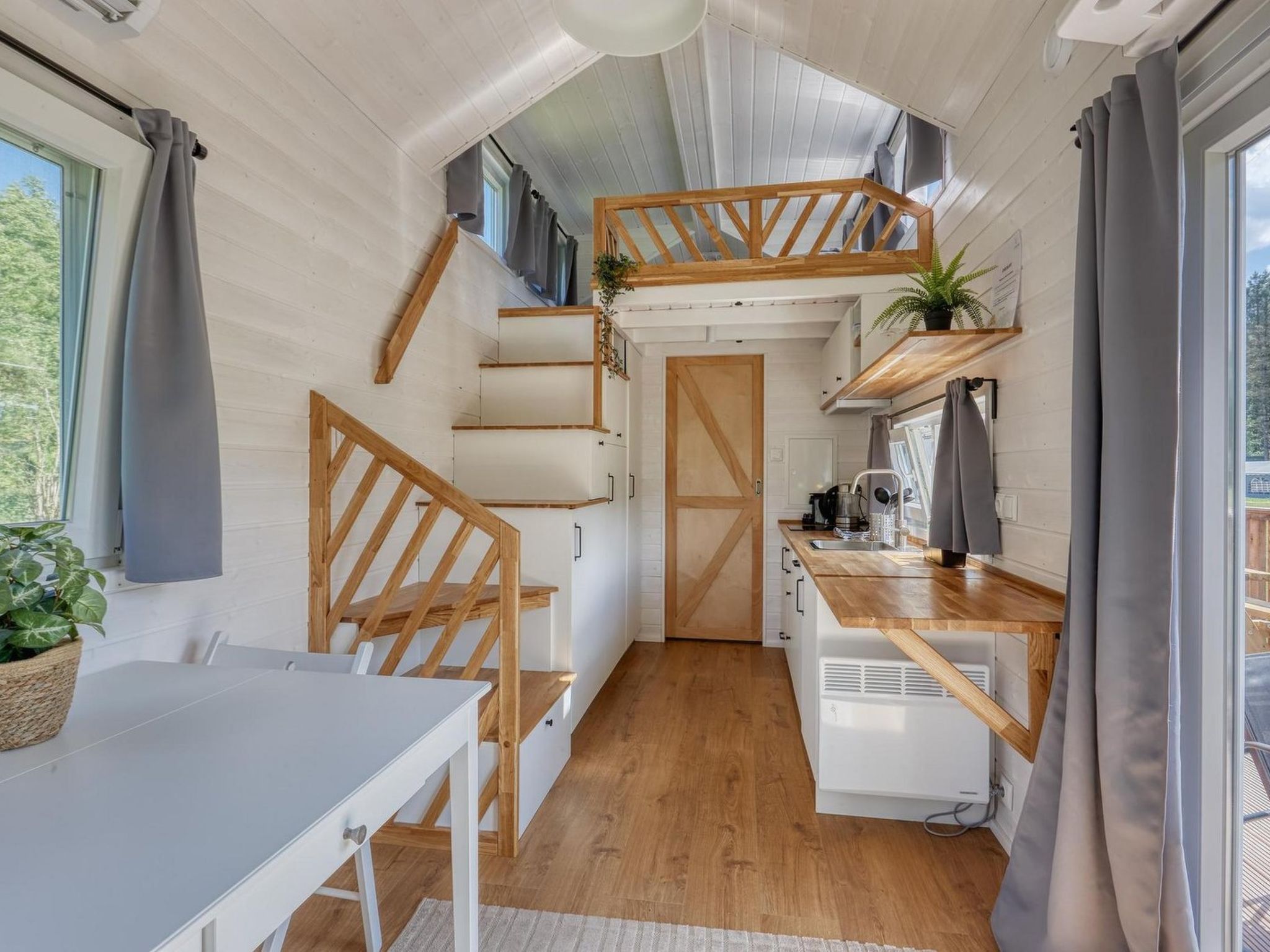 De Glamping - Tiny House rood | 5p - Buiten