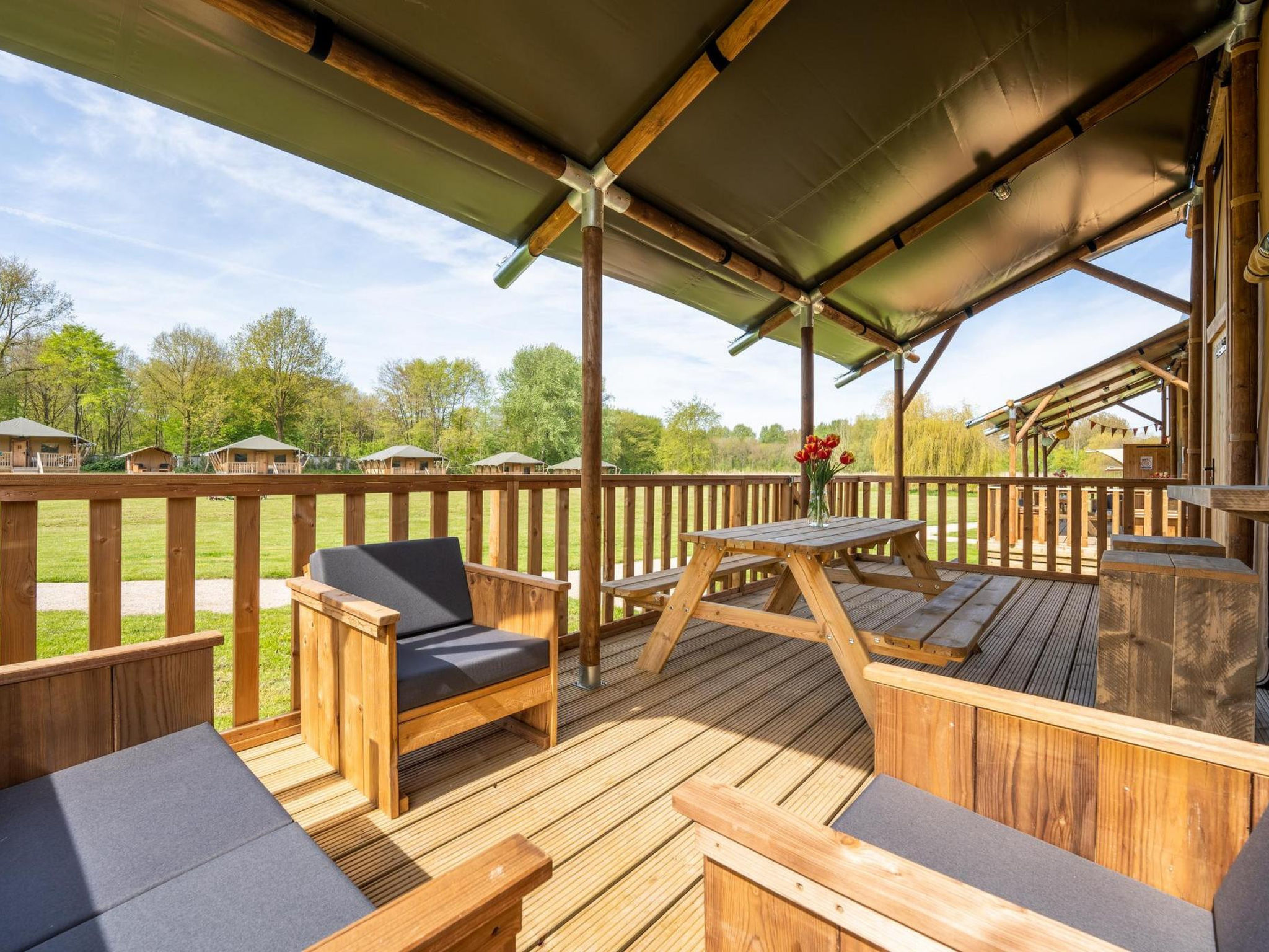 De Glamping - Sunny Duo | 8p - Drinnen