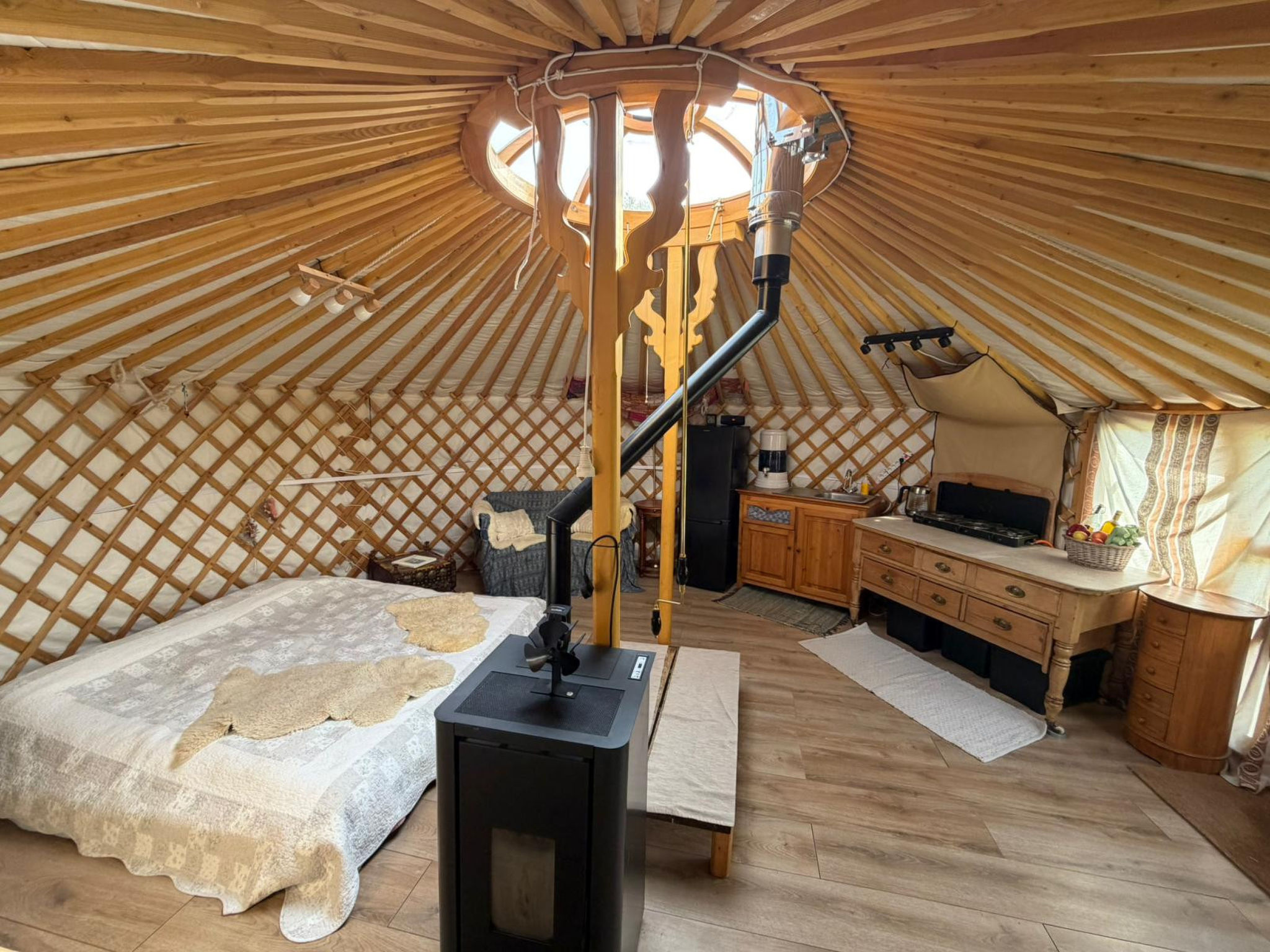 De Glamping - Yurt | 3p - Binnen