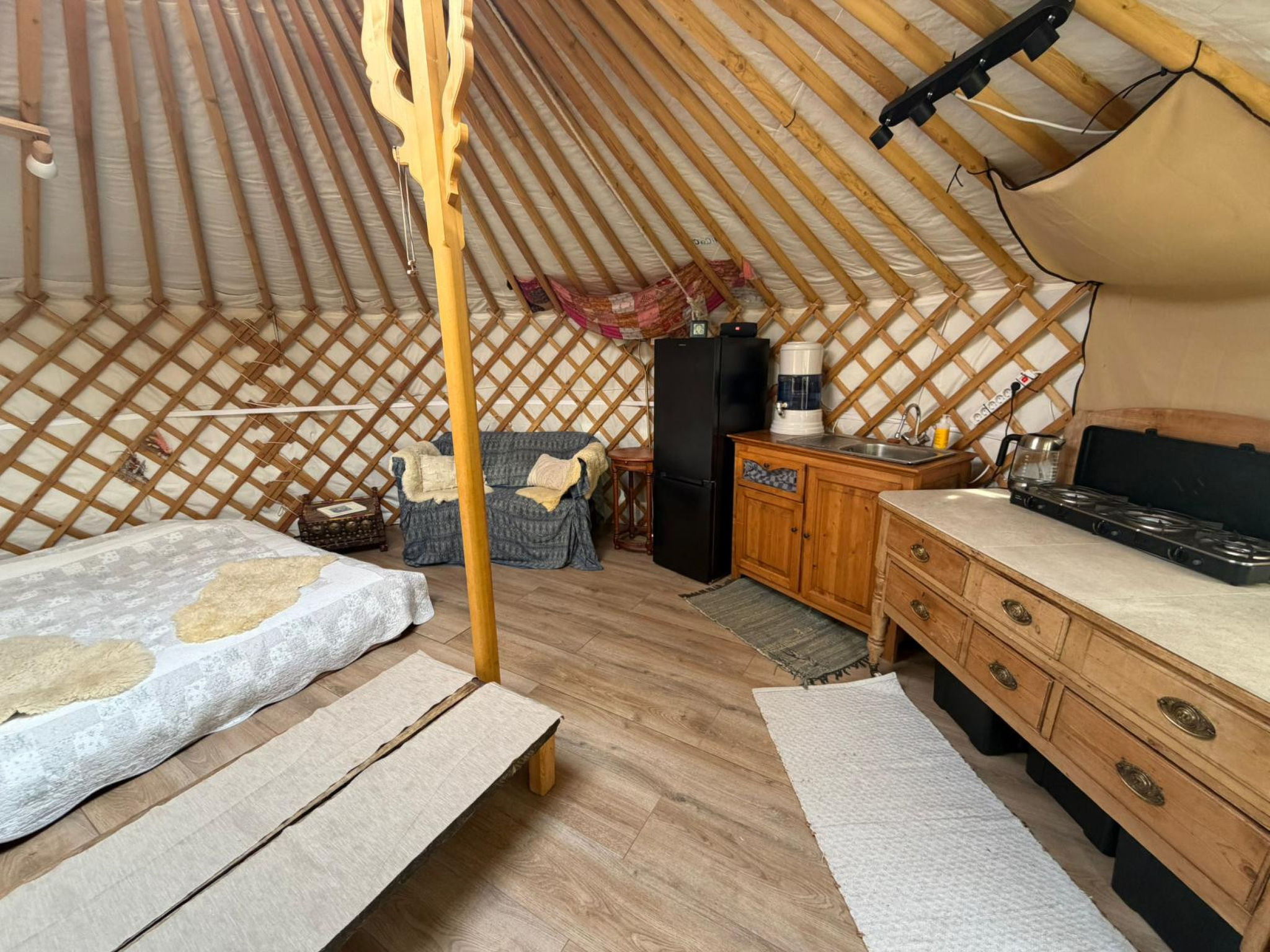 De Glamping - Yurt | 3p - Binnen