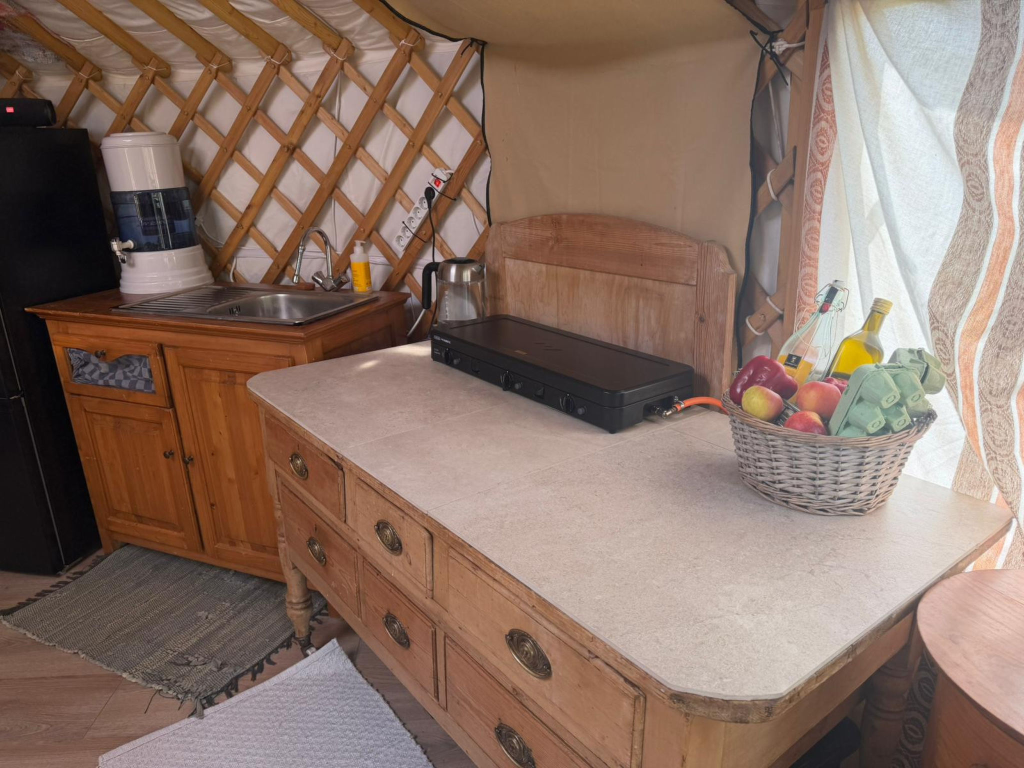 De Glamping - Yurt | 3p - Binnen