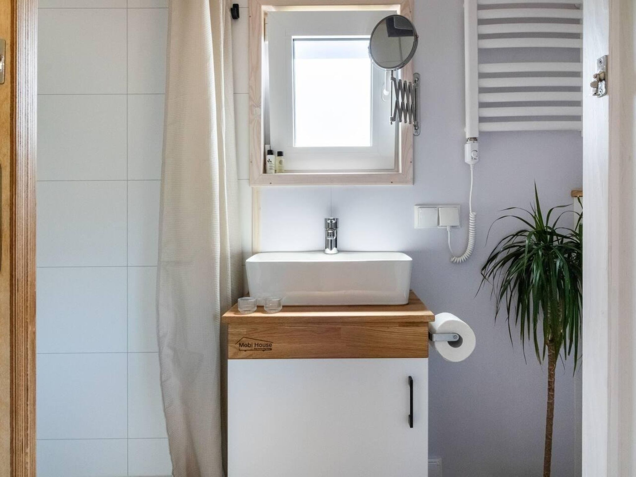 De Glamping - Gele Tiny House | 5p - Buiten
