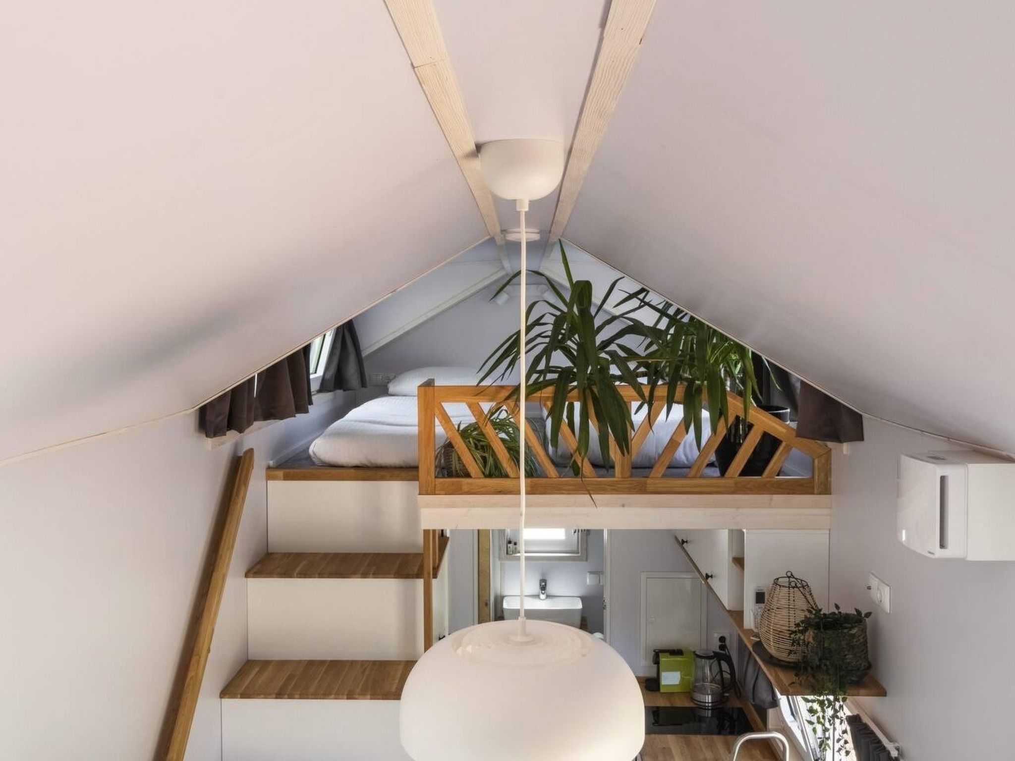 De Glamping - Gele Tiny House | 5p - Buiten