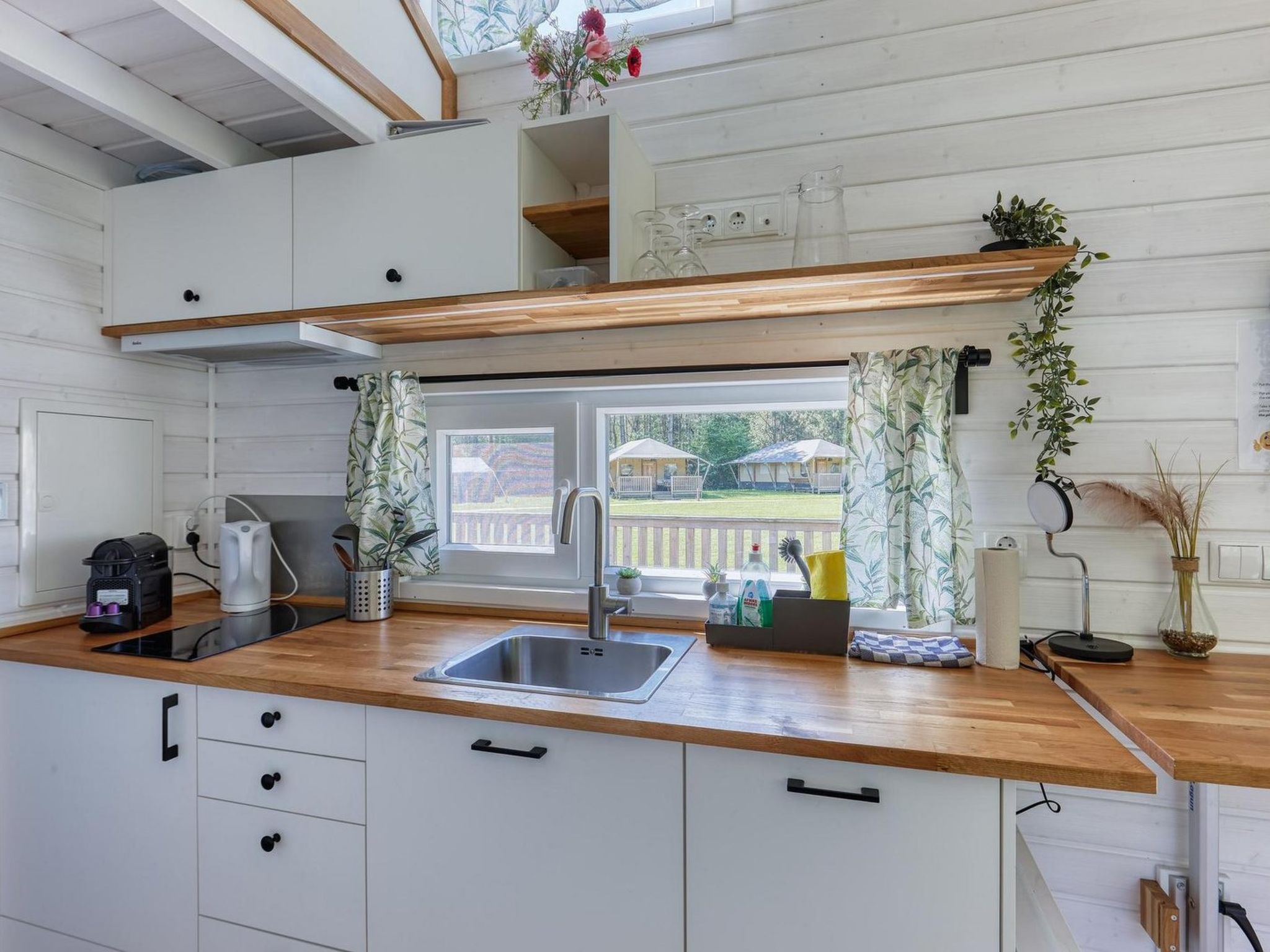 De Glamping - Blauwe Tiny House | 6p - Buiten