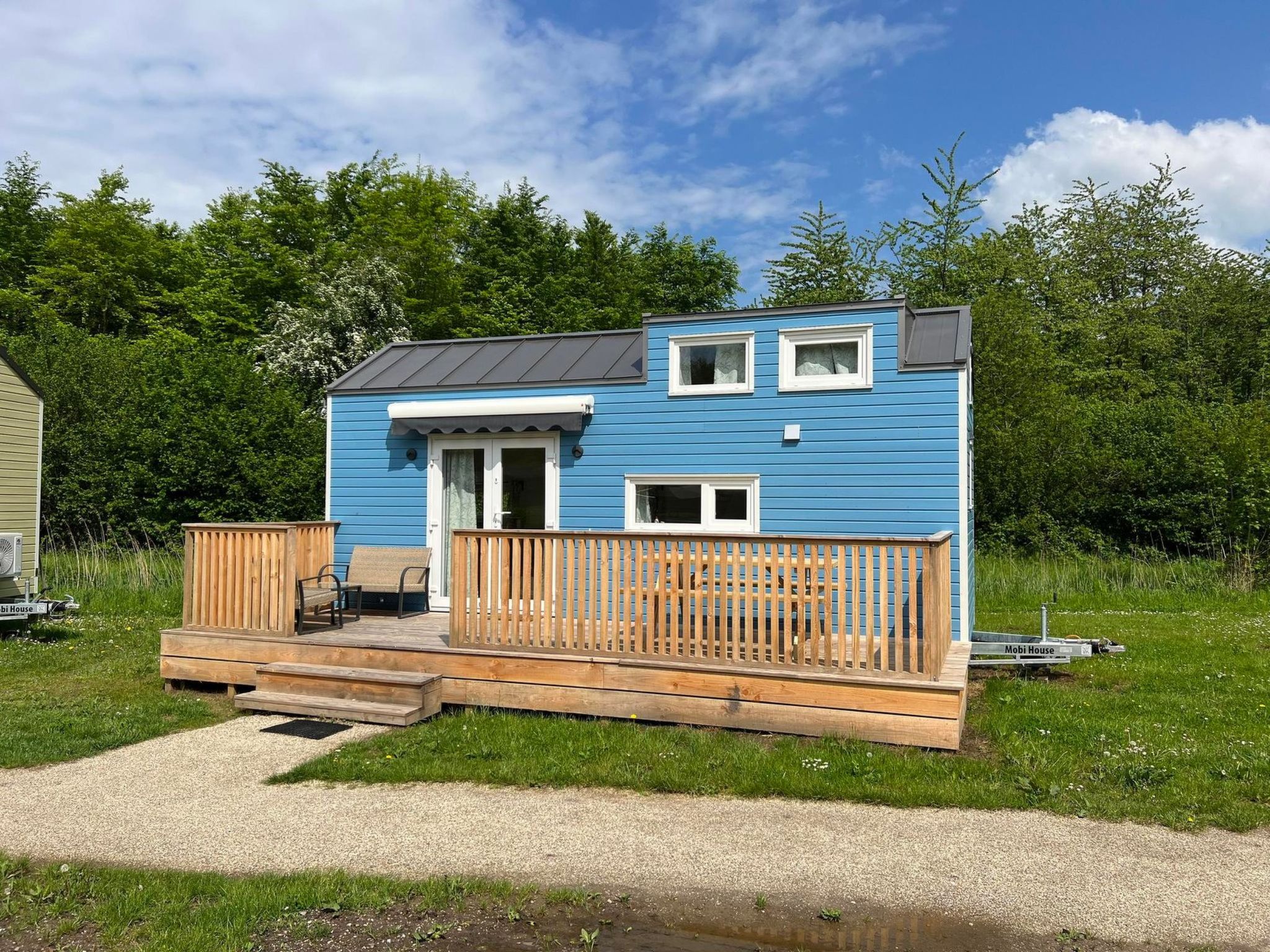 De Glamping - Blauwe Tiny House | 6p - Buiten