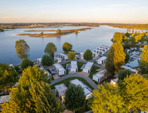 Vrijstaand vakantiehuis aan het water in MarinaPark Bad Nederrijn - thumbnail 1
