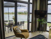 Duurzame vakantievilla aan het water in MarinaPark Bad Nederrijn - thumbnail 1