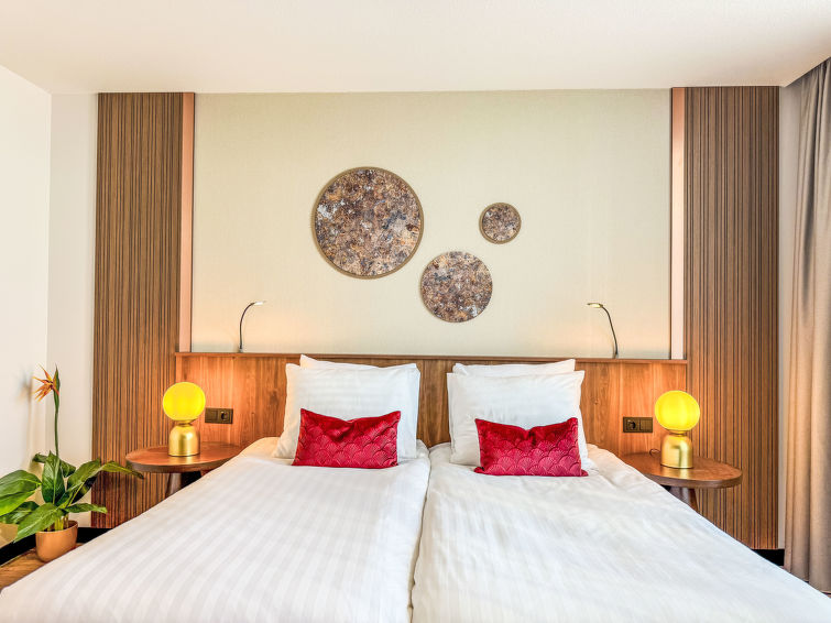 "Boutique Room Classic", studio 1-kamer 25 m2 op de 1e verdieping. Volledig gerenoveerd in 2025, zeer luxueus en stijlvol ingericht: met 2 bedden (180 cm, lengte 200 cm), bad/WC, TV, internationale TV..