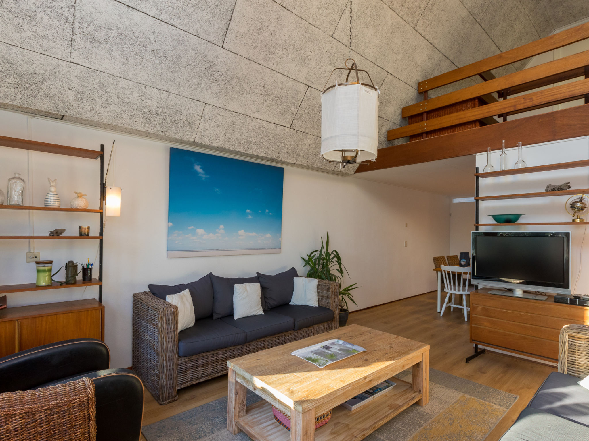 <Br></Strong>Eine komplett renovierte Wohnung mit allem Komfort und moderner und attraktiver Einrichtung. Das Wohnzimmer ist geschmackvoll eingerichtet, Sie werden sich hier sofort wie zu Hause fühle..