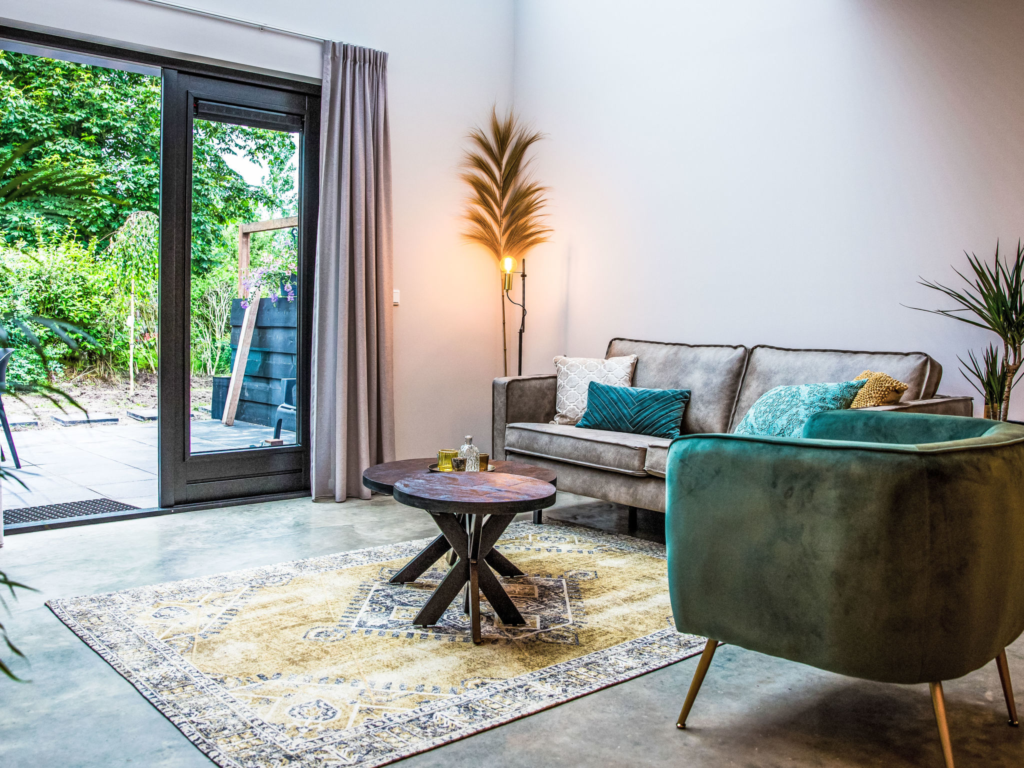 "Villa Bos", 3-Zimmer-Haus 65 m2. Vollständig renoviert im Jahre 2021, sehr komfortabel und geschmackvoll eingerichtet: Wohn-/Esszimmer mit Internationale TV-Sender und Flachbildschirm. Ausgang zur T..