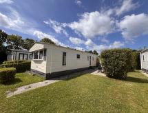 Modern chalet aan golfbaan in Vrouwenpolder, Zeeland - thumbnail 1