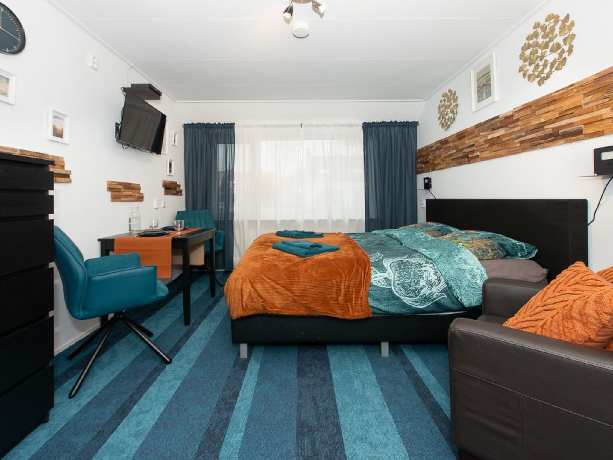 Dit charmante vakantie appartement in Westkapelle, Zeeland, is geschikt voor 2 personen en is ideaal voor koppels die op zoek zijn naar een rustig uitje in de buurt van de zee. Met een gezellige slaap..