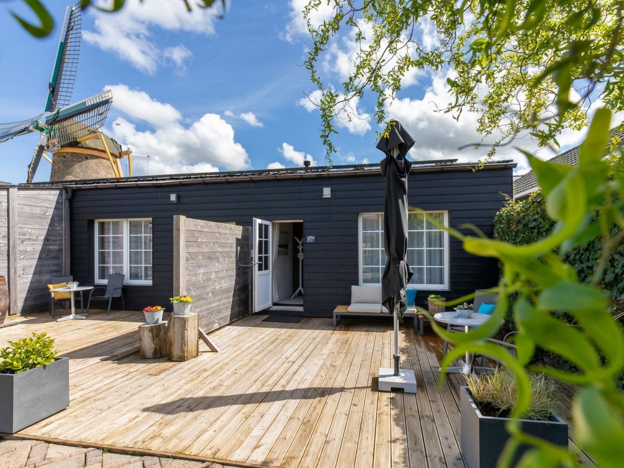 <P><Br />Vakantie vieren in een unieke omgeving. Dit comfortabele appartement heeft een fijne zithoek met flatscreen tv. Hier is het heerlijk genieten met een goed boek of voor een goed gesprek. De sl..